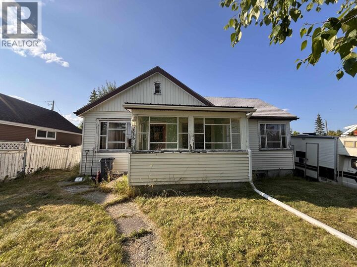 2066 Ross Crescent — photo 1