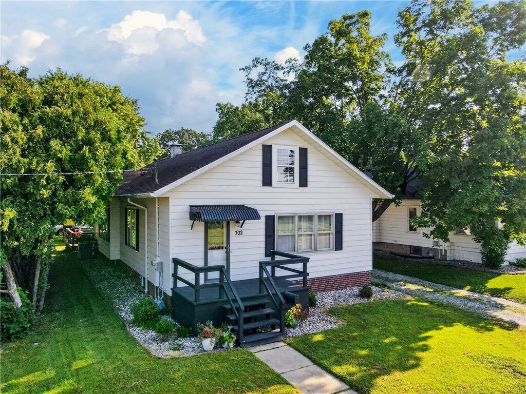 Property Photo:  702 E Jefferson Avenue  IL 62401 