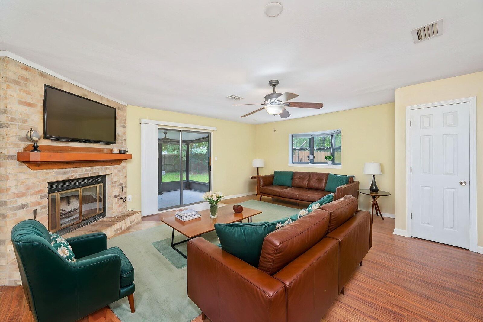 Property Photo: 902 Tokalon Court FL 32547