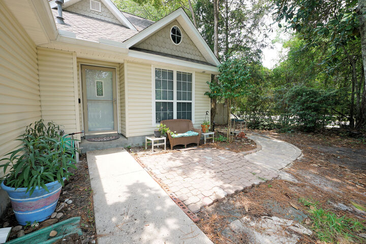 Property Photo:  1700 Glenwood Court  FL 32578 