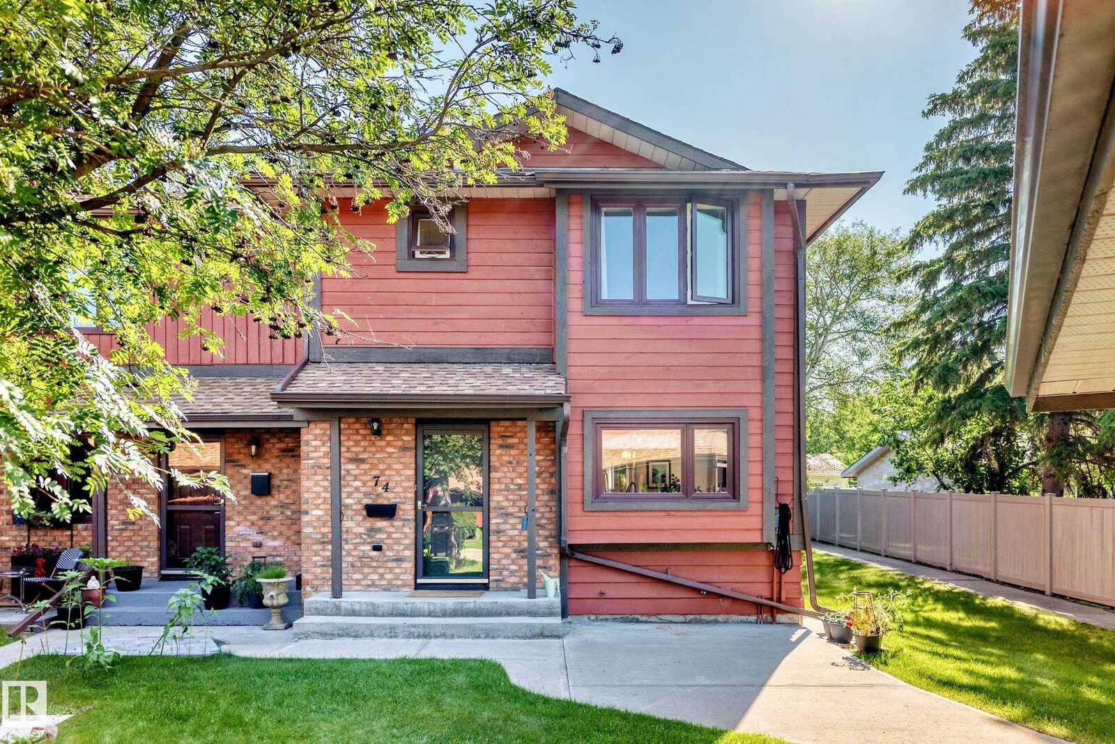 Property Photo: 74 Lacombe Point(E) AB T8N 3P7