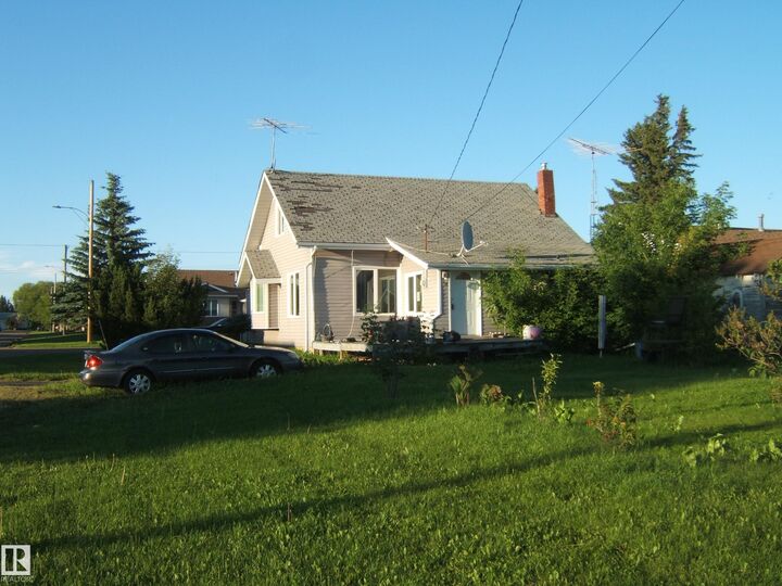 Property Photo: 5135 53 Avenue AB T0B 3H0