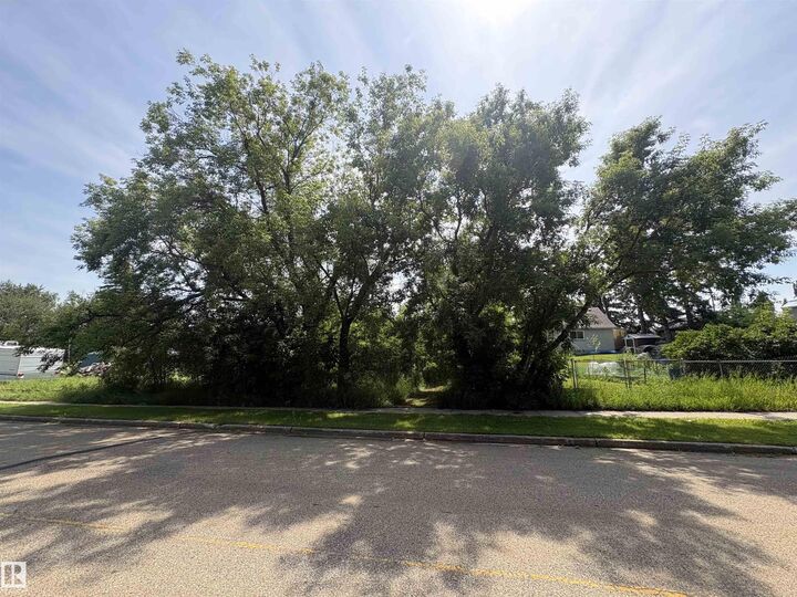 Property Photo:  #2 University Avenue  AB T0G 1A0 