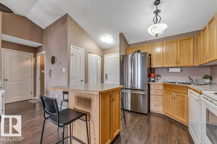 Property Photo:  3425 19 Street NW  AB T6T 2B5 