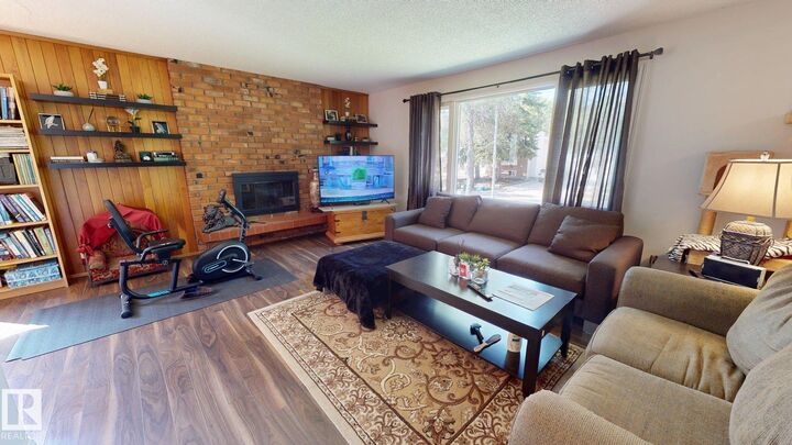 Property Photo: 5 Marchand Place AB T8N 1L7