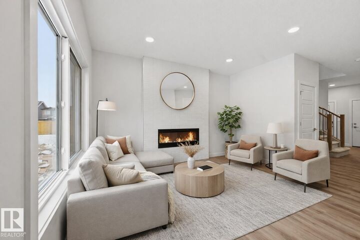 Property Photo:  3212 Dixon Way SW  AB T6W 5L3 