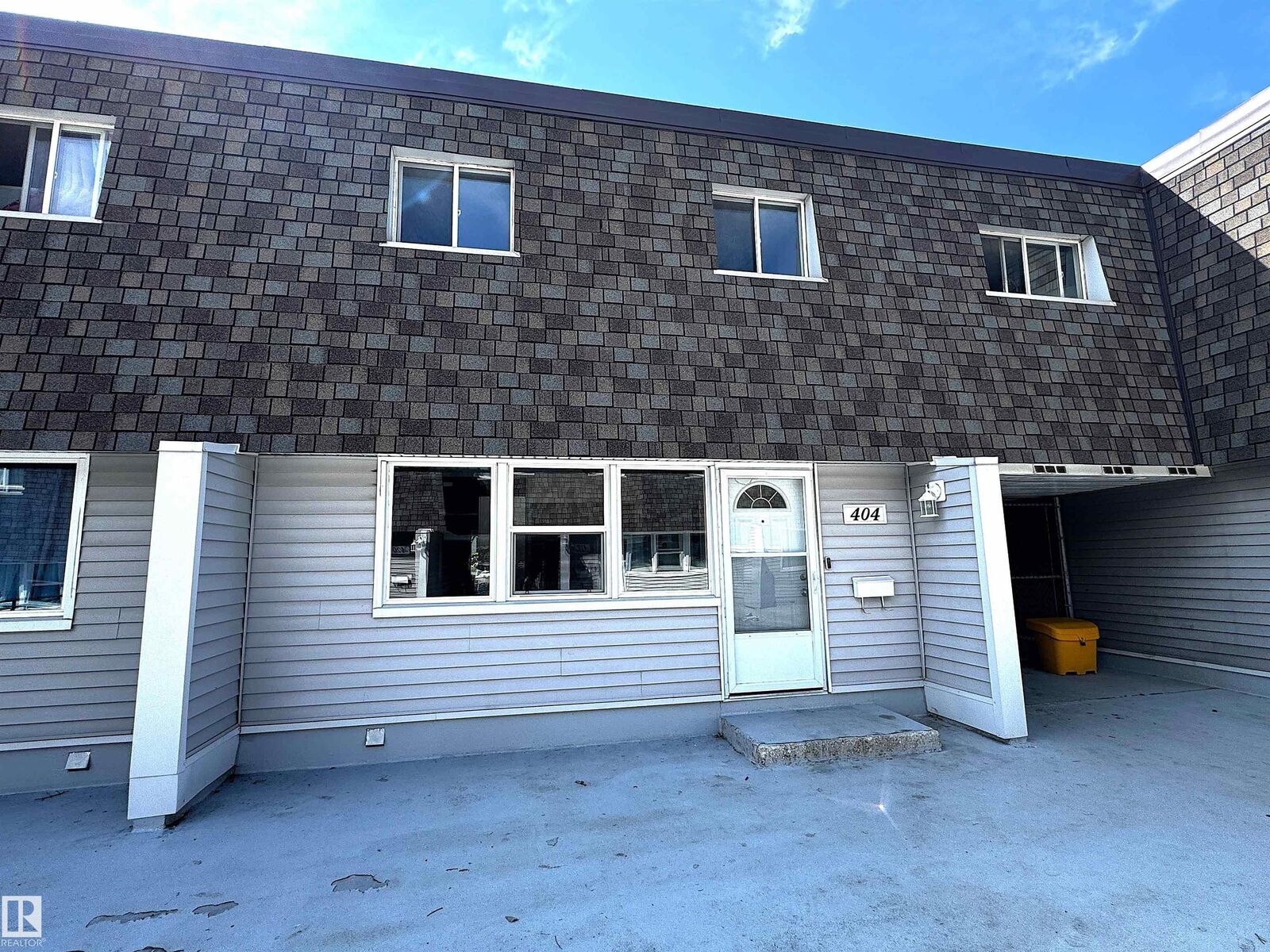 Property Photo:  404 Village On The Green NW  AB T5A 1H2 