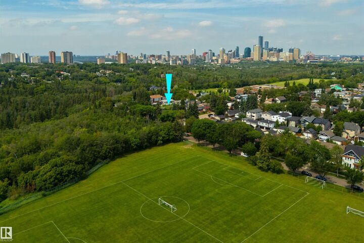 Property Photo:  9523 87 Avenue NW  AB T6C 1K4 