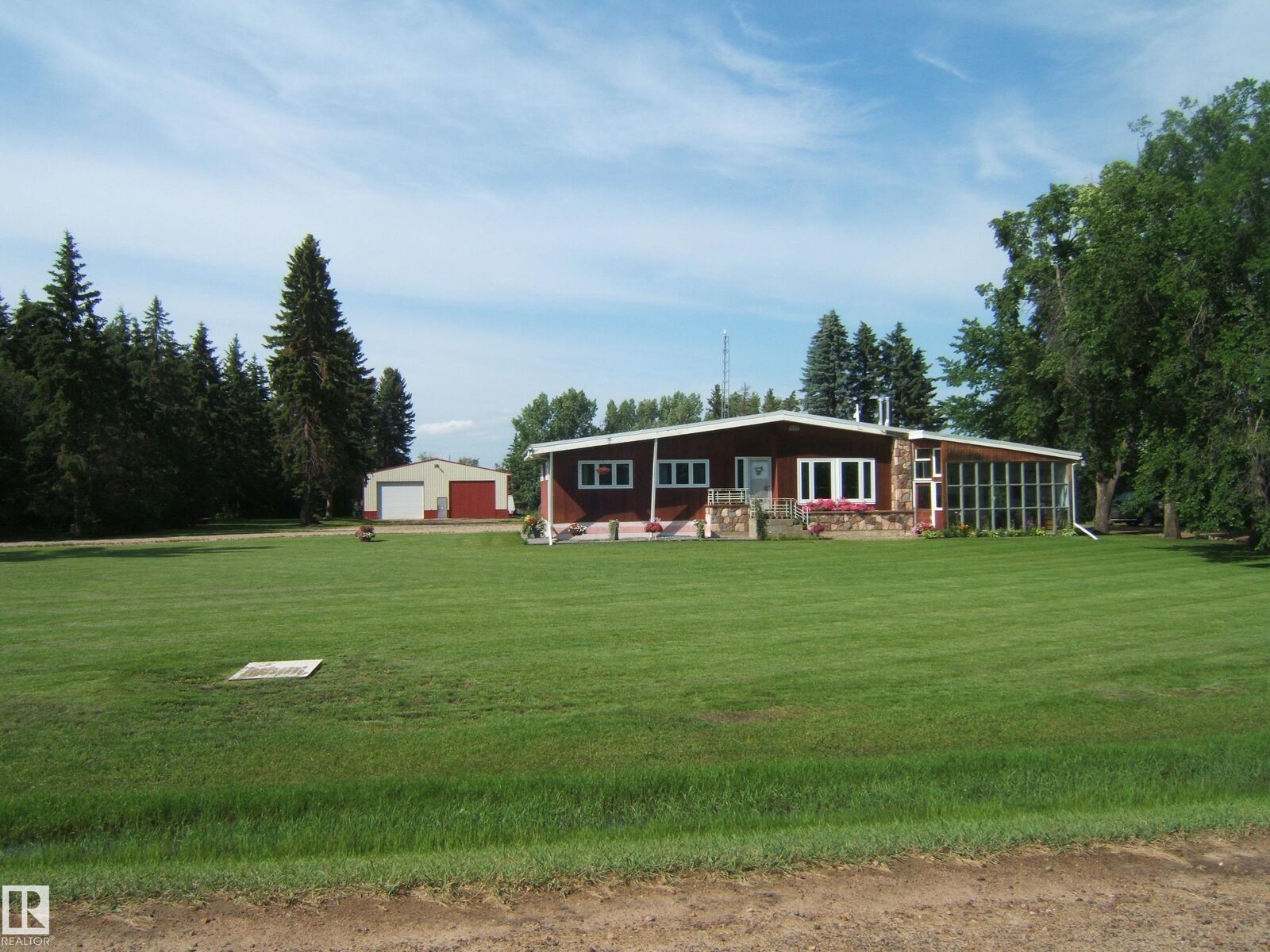 Property Photo:  151042 Twp  Rd 562  AB T0B 4R0 