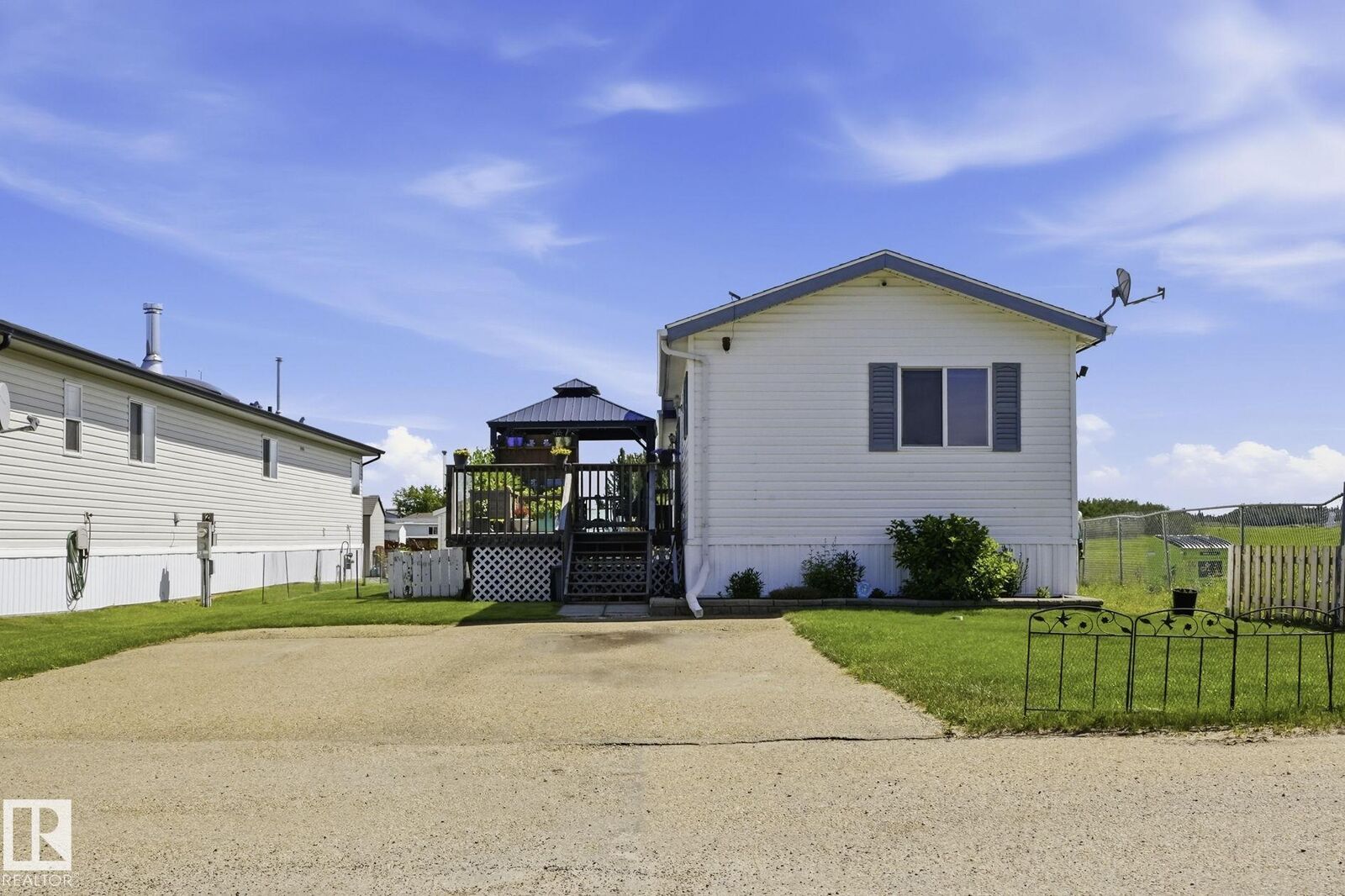 Property Photo:  1 Midland Road  AB T0C 1Z0 