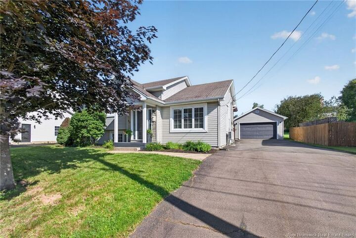 82 Des Bouleaux Crescent — photo 1