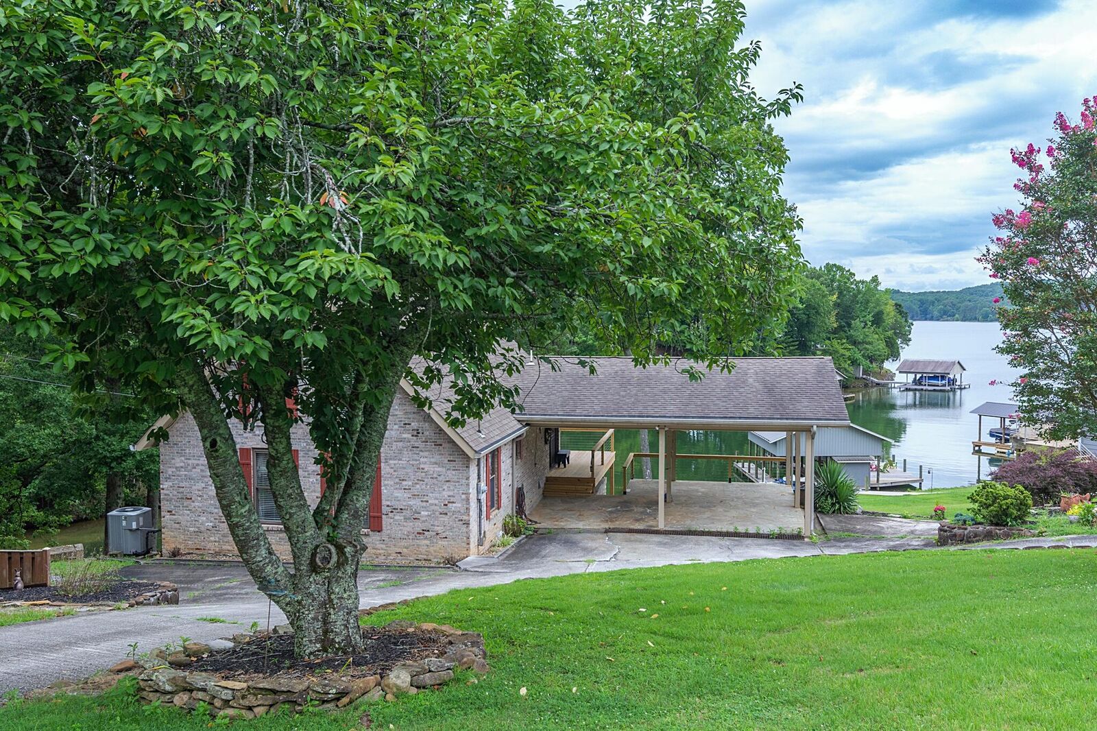Property Photo: 165 Lakeshore Court TN 37381