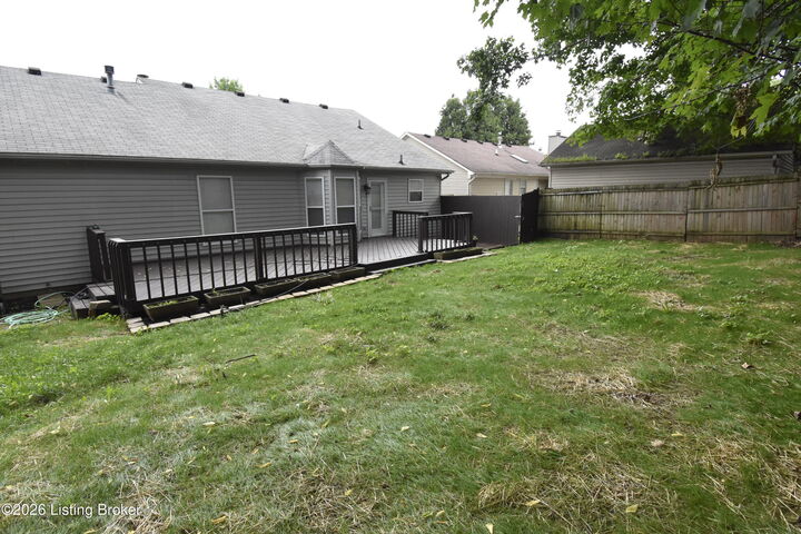 Property Photo: 10306 Vantage Rd KY 40299