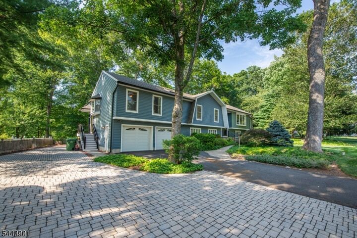 Property Photo:  9 Flintlock Dr  NJ 07853 