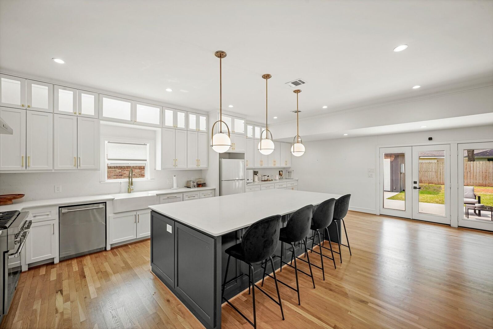 Property Photo: 5630 Lymbar Drive TX 77096