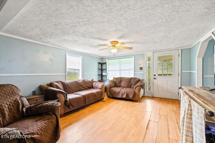 Property Photo: 982 Little White Oak Rd TN 37729
