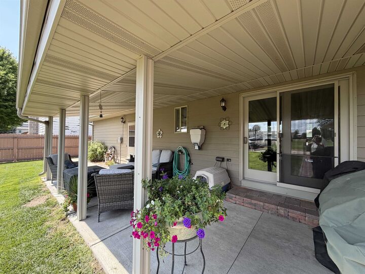 Property Photo: 902 Hackberry Rd NE 69101