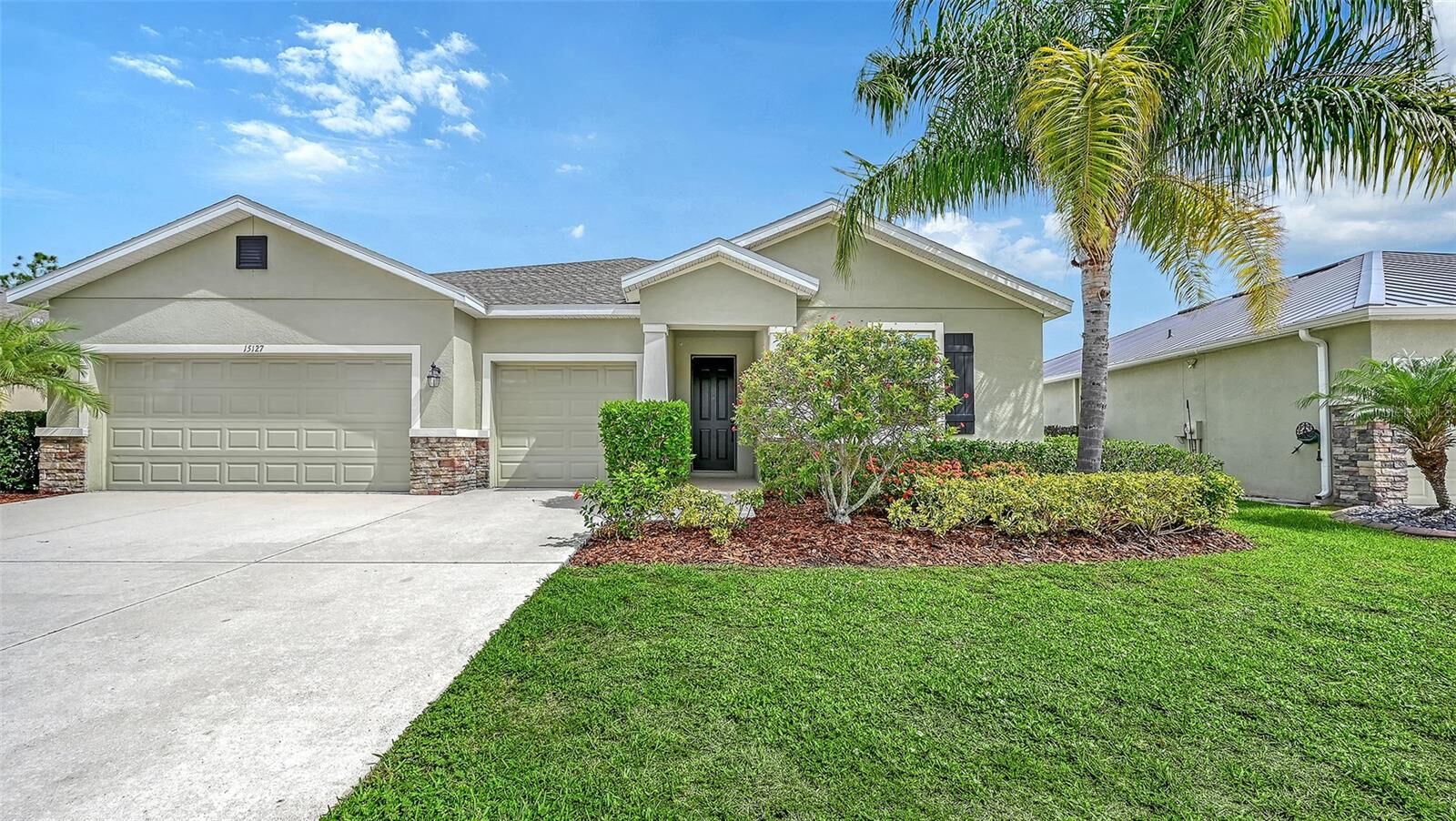 Property Photo: 15127 Las Olas Place FL 34212