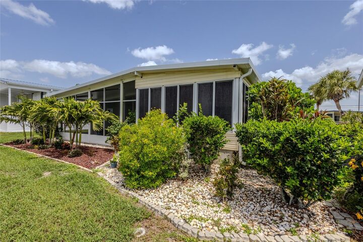 Property Photo: 2100 Kings Highway 274 FL 33980