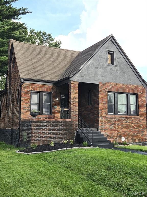 Property Photo: 8578 Drury Lane MO 63147