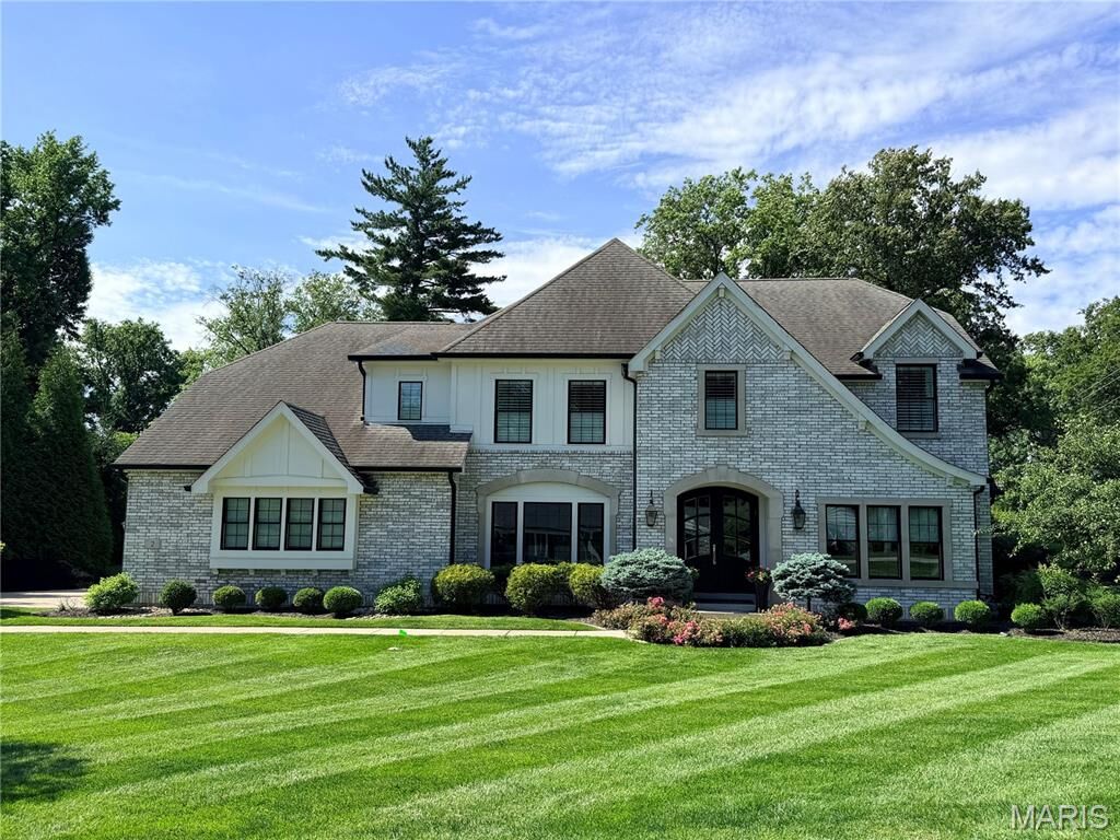 Property Photo: 2 Sunny Meade Drive MO 63124