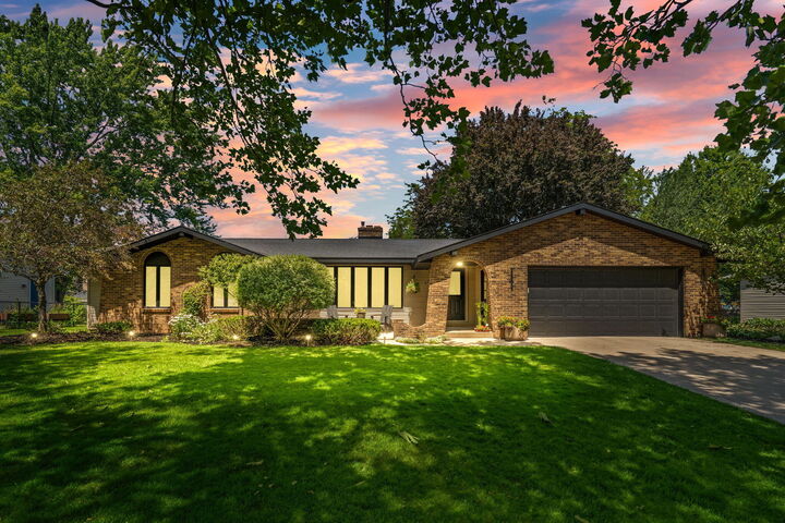 Property Photo: 1189 Sorrento Court MI 49423