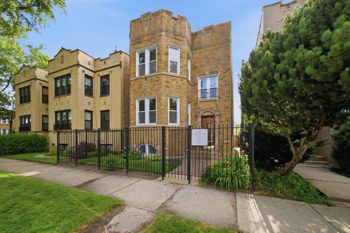 Property Photo:  5706 N Maplewood Avenue  IL 60659 