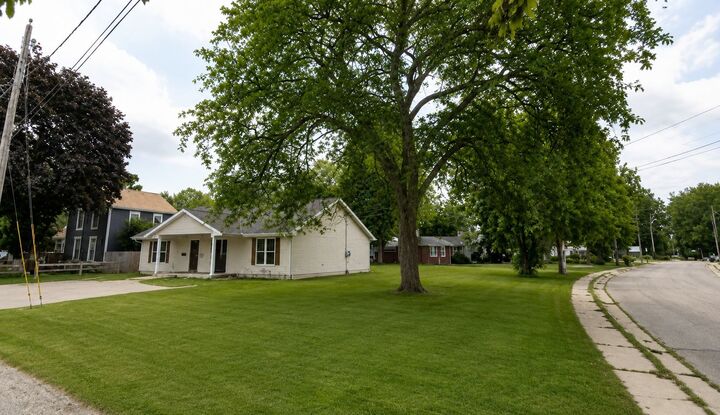 Property Photo: 7 Arcade Court IL 61032