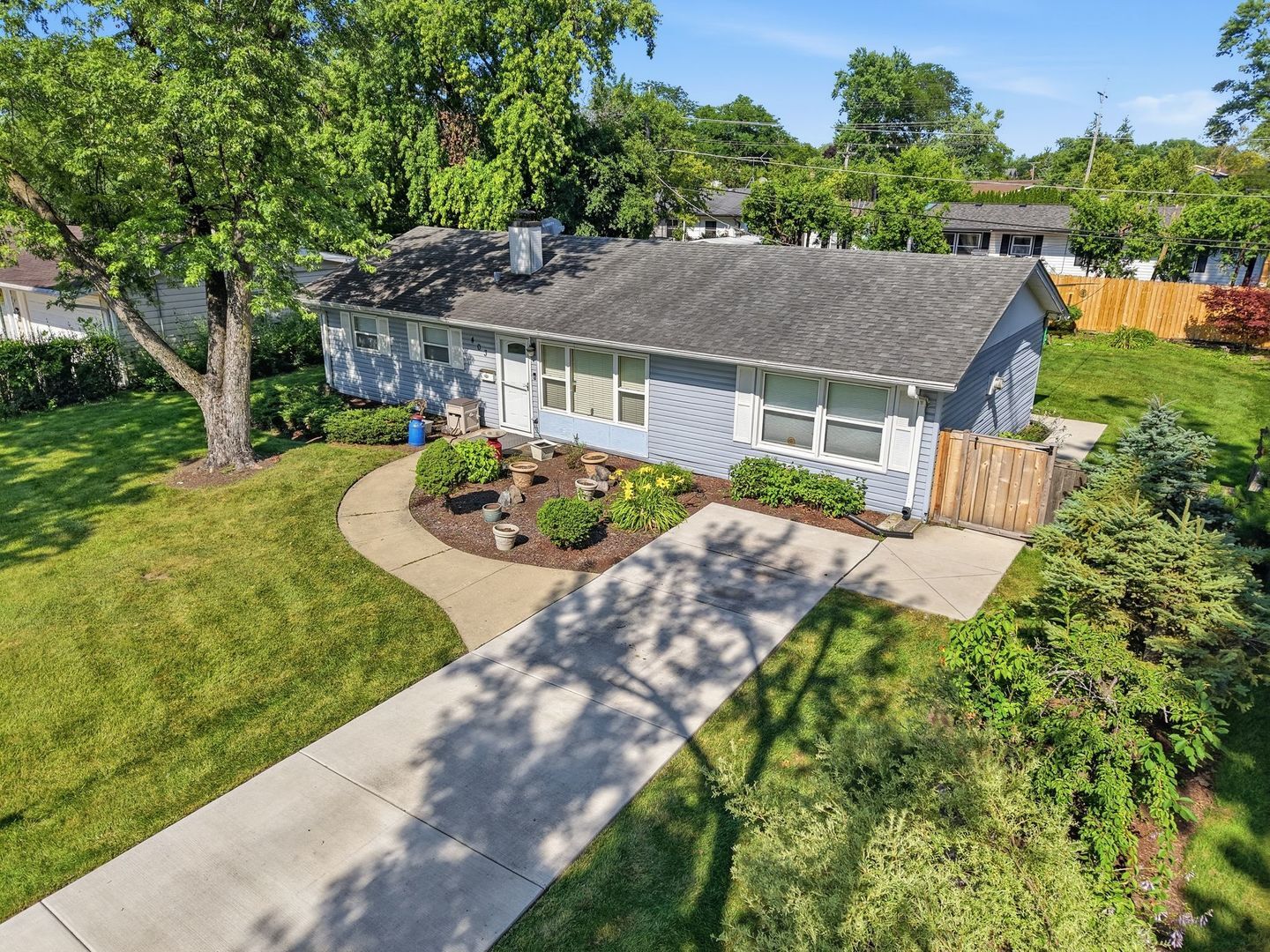 Property Photo:  403 Hazelwood Lane  IL 60025 