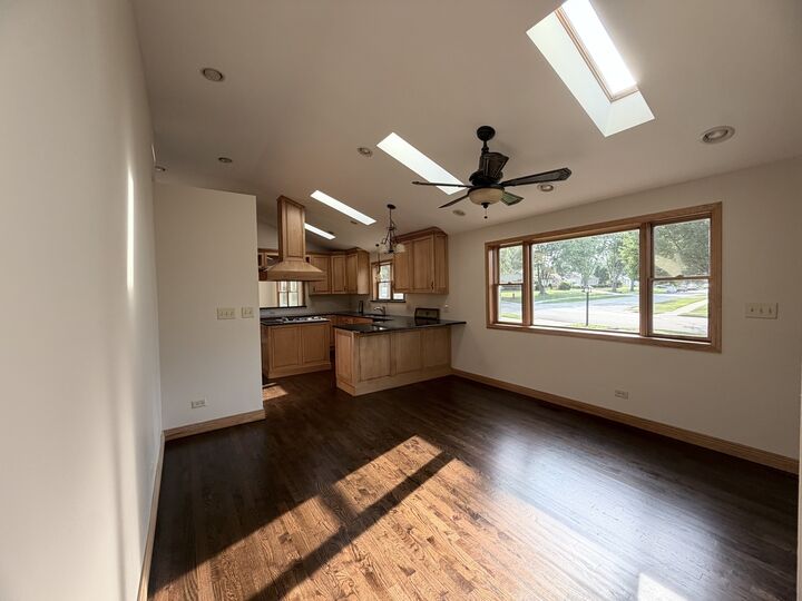 Property Photo:  465 Arizona Boulevard  IL 60169 