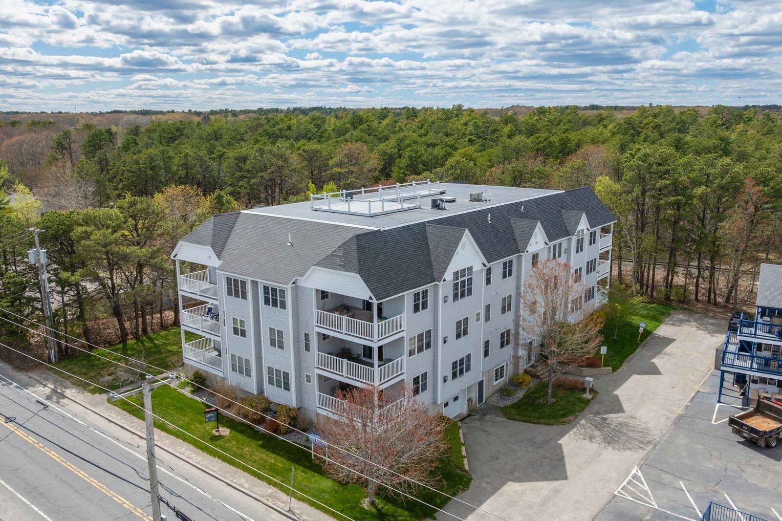 Property Photo:  170 East Grand Avenue 1  ME 04064 