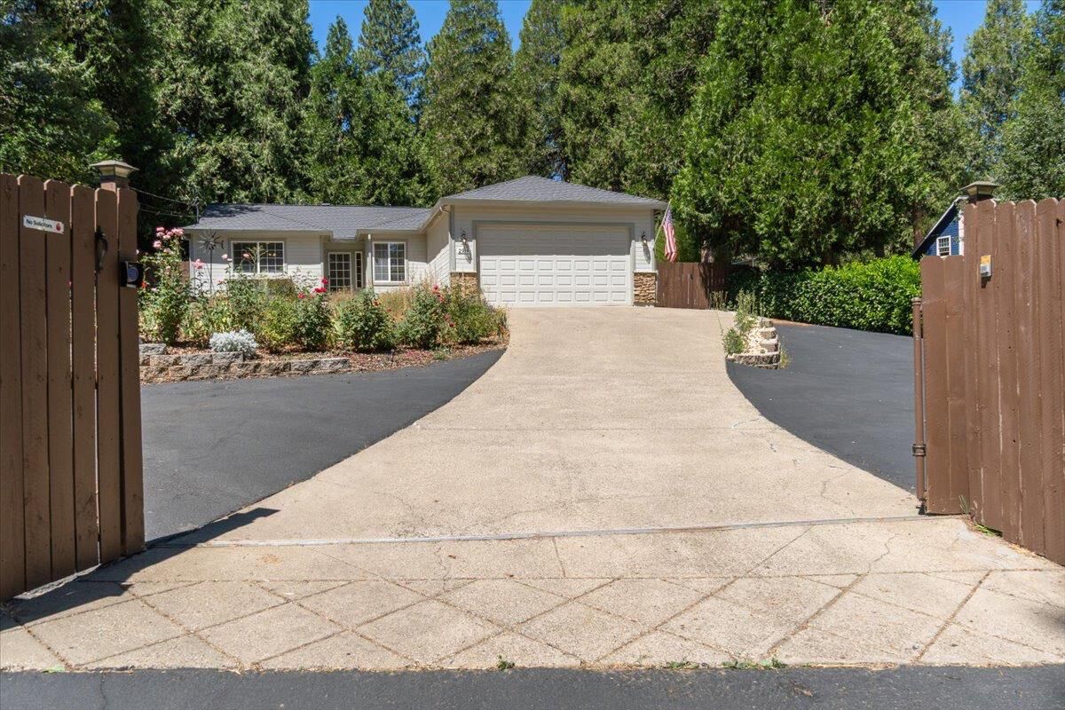 Property Photo: 2914 Willow Street CA 95726