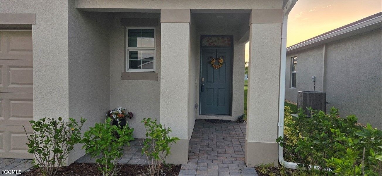 Property Photo:  2793 Star Coral Drive  FL 33903 