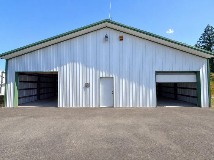 Property Photo:  386 H Bastian Ln  WA 99114 