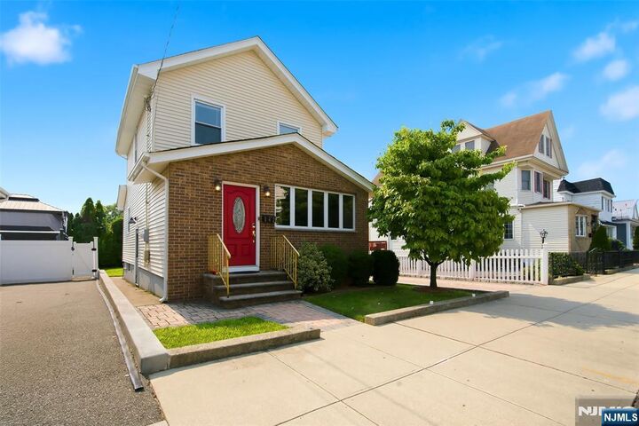 Property Photo:  142 Morgan Place  NJ 07031 