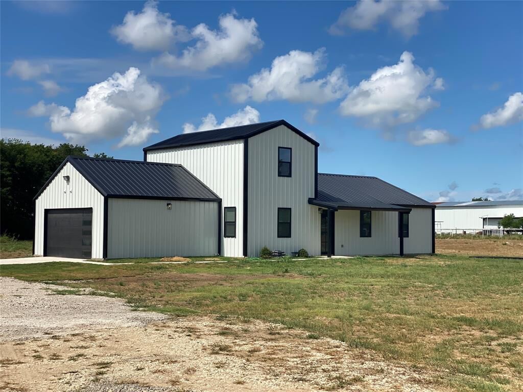 Property Photo: 2728 Goodnight Blvd TX 75169