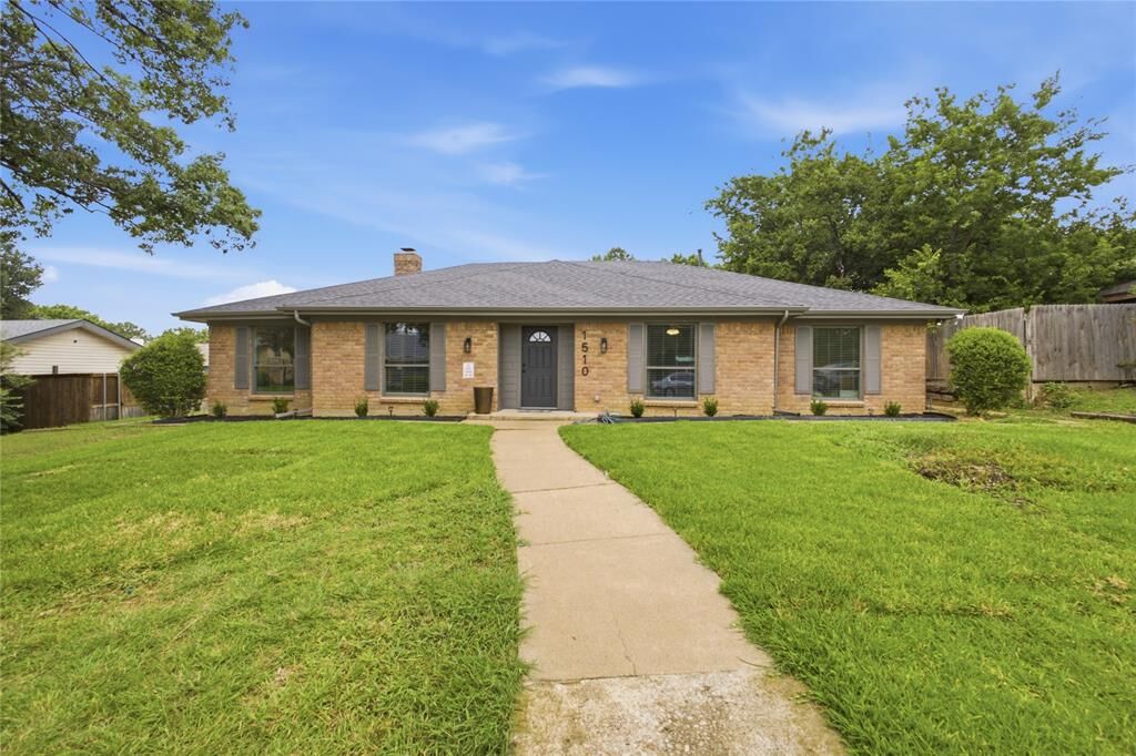 Property Photo:  1510 Austrian Road  TX 75050 