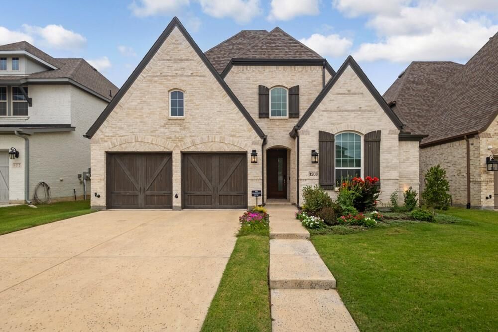 Property Photo:  1208 16th Street  TX 76226 