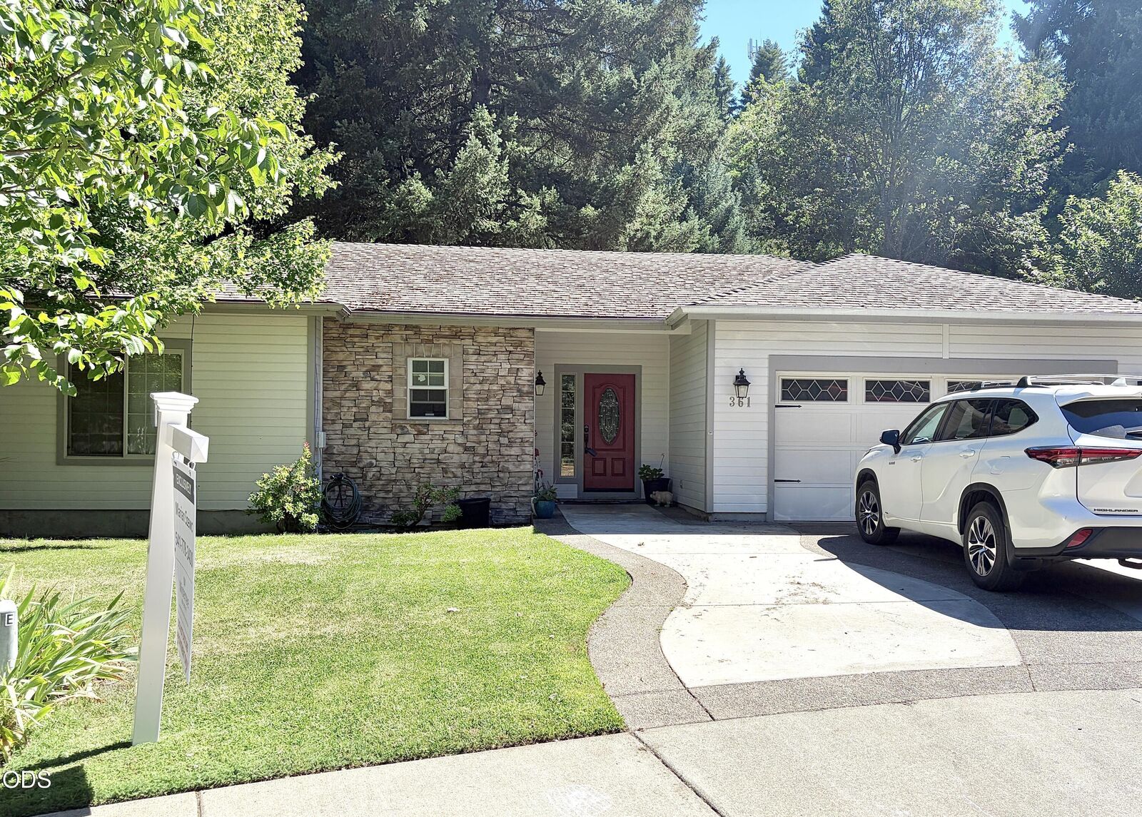Property Photo: 361 Noah's Way OR 97523