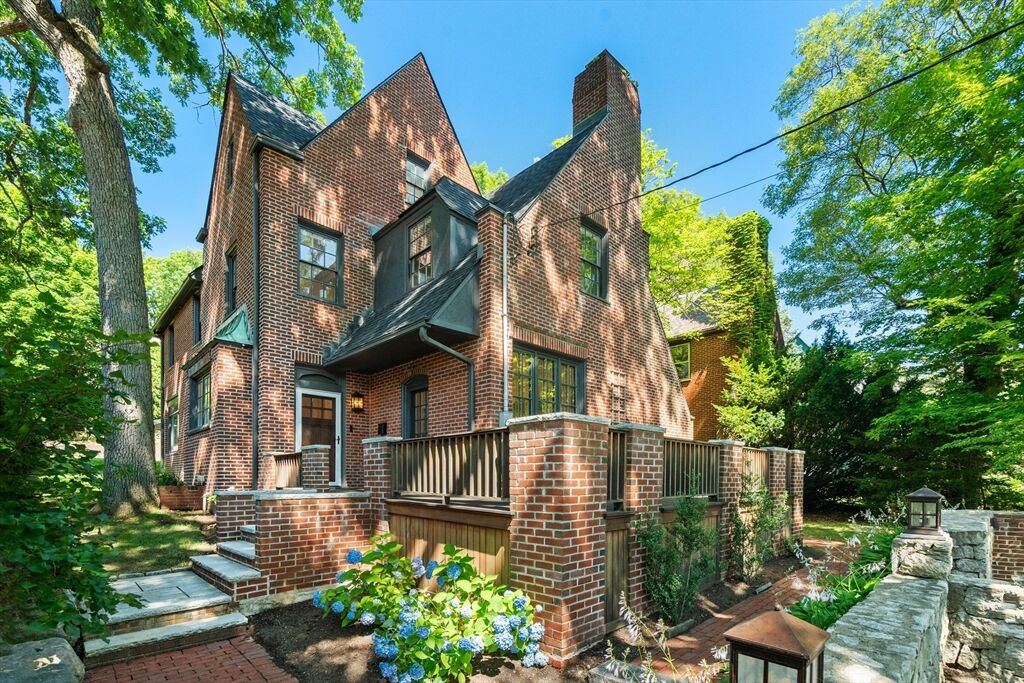 Property Photo: 601 Walnut St MA 02460