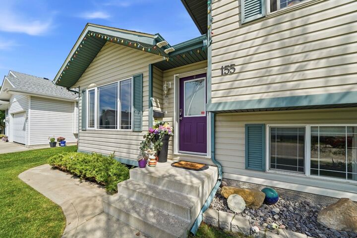 Property Photo:  155 Lampard Crescent  AB T4R 2W7 