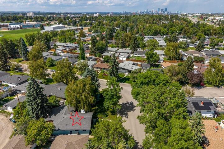 Property Photo: 5 Fraser Road SE AB T2H 1E4