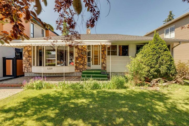 1219 Renfrew Drive NE — photo 1