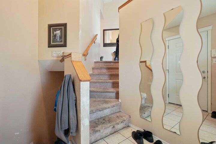 Property Photo: 84 Aberdeen Road W AB T1J 4Z2