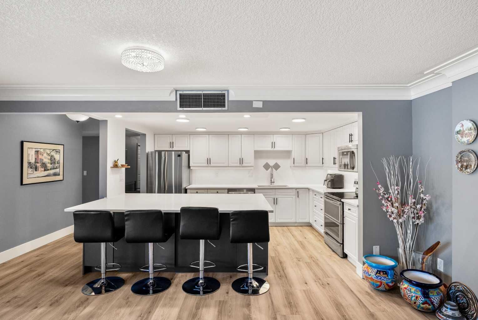 Property Photo: 2425 90 Avenue SW 207 AB T2V 4X8