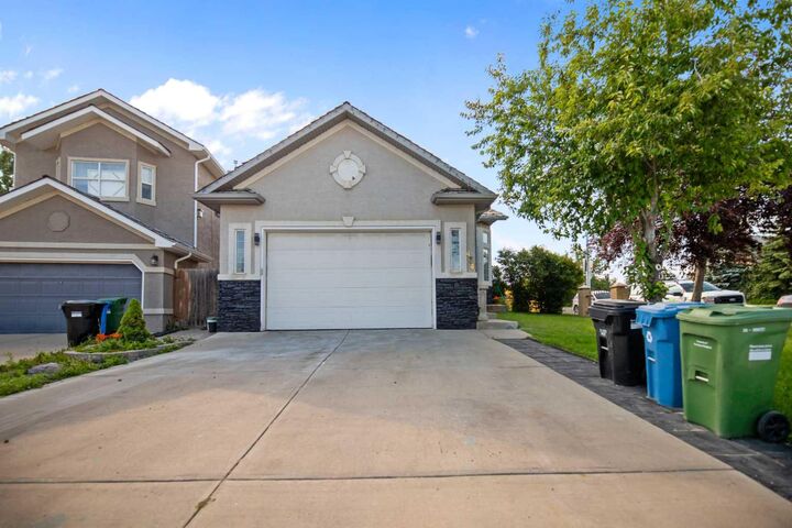 Property Photo: 434 Harvest Grove Place NE AB T3K 4T8