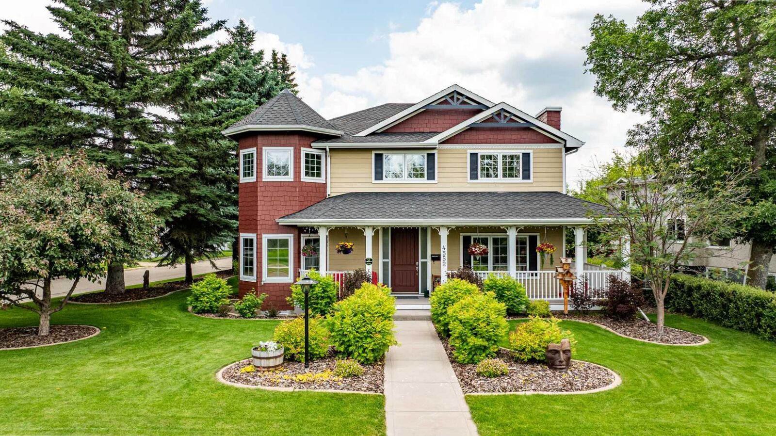 Property Photo: 4552 Waskasoo Crescent AB T4N 2M2