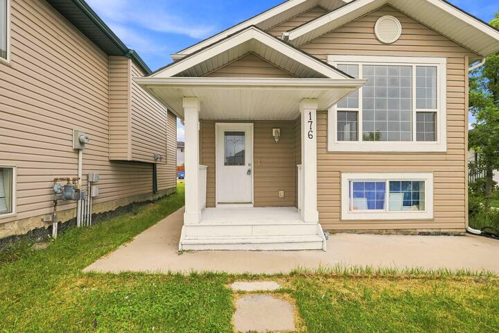 Property Photo: 176 Taracove Estate Drive NE AB T3J 4R2