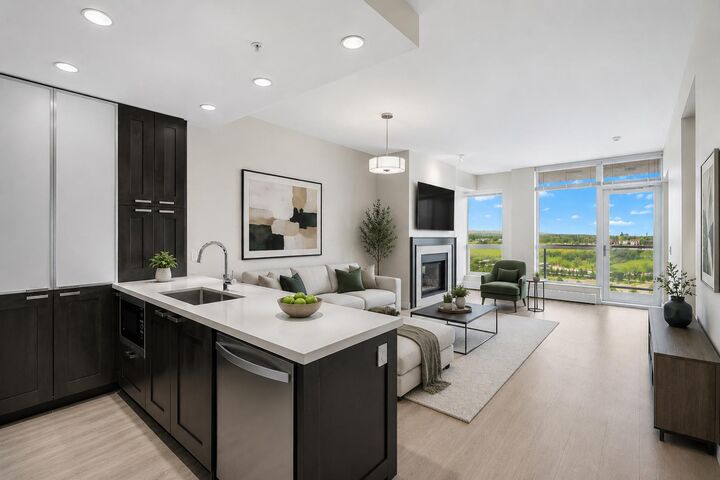 222 Riverfront Avenue SW 1712 — photo 1