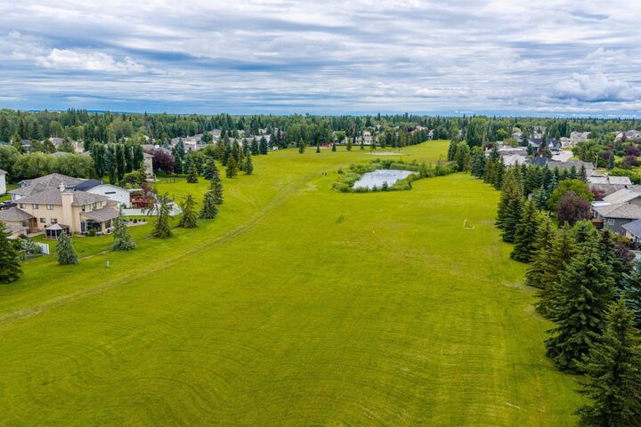 Property Photo: 9629 Wedgewood Drive S AB T8W 2G6